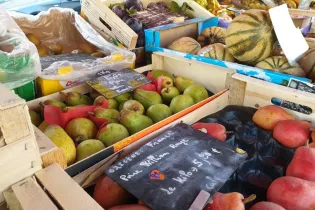 Lundi matin, le marché à Villaines-la-Juhel - ©CCMA